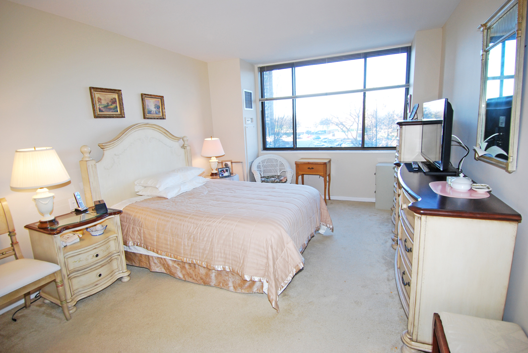 North Shore Towers 1 Bedroom Apartment