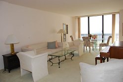 1-2 Bed., 1 1/2 bath apt