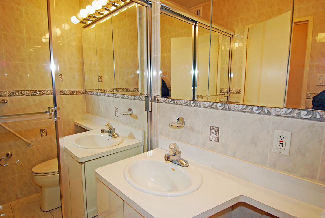 North Shore Towers Apt.