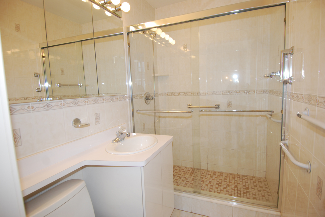 North Shore Towers Apt.