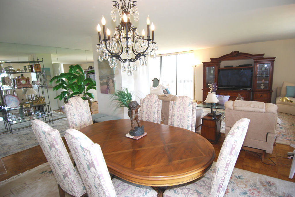 North Shore Towers Apartment