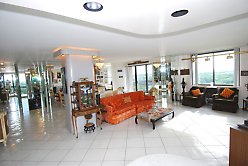 2 bedroom, 2 1/2 bath apt.