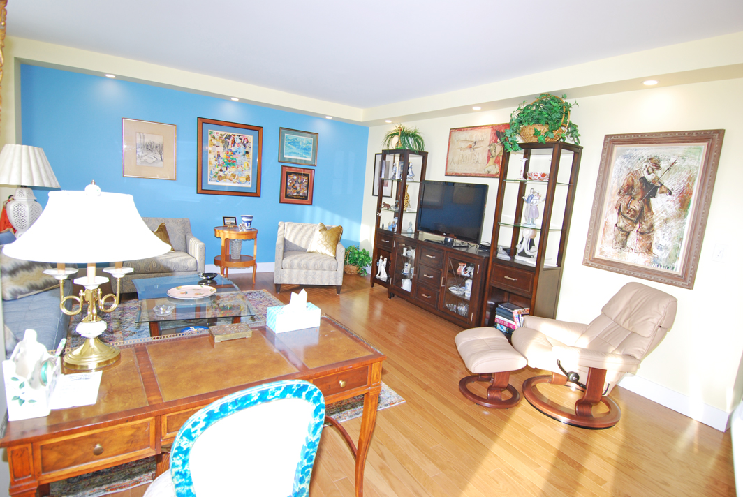 North Shore Towers Apt.