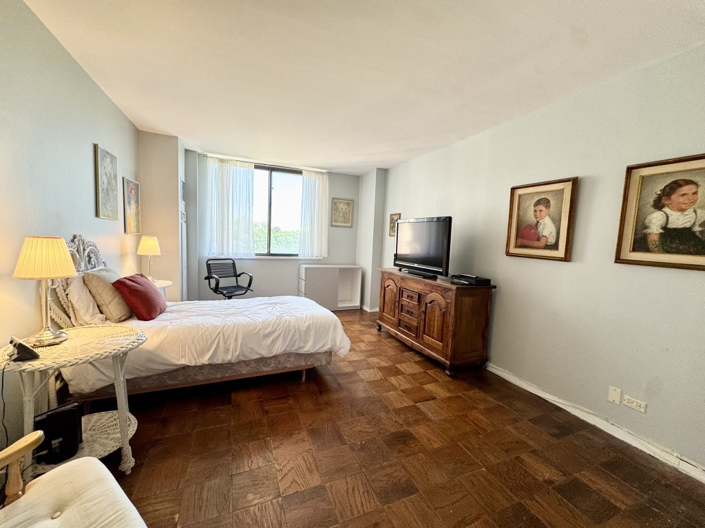 North Shore Towers Apt.