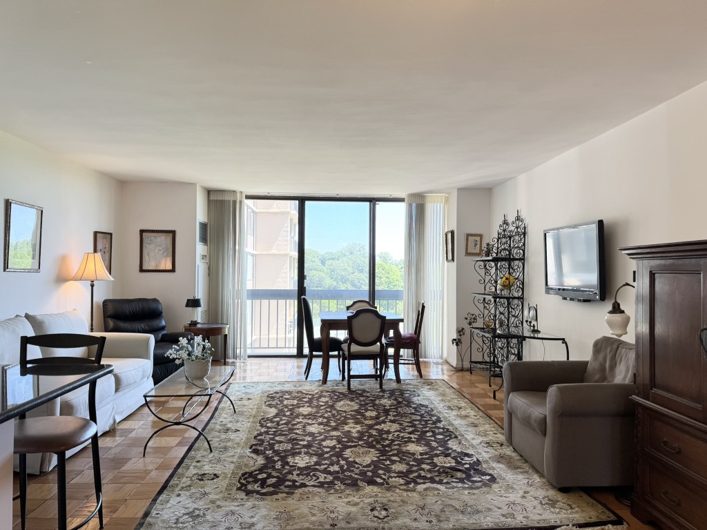 North Shore Towers Apt.