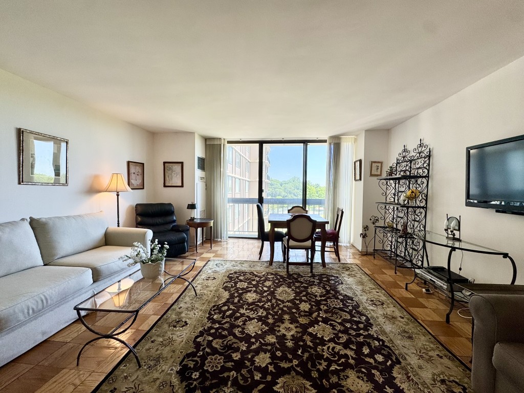 North Shore Towers Apt.