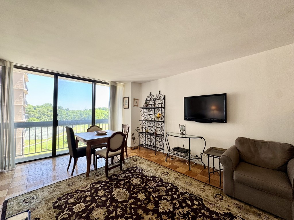 North Shore Towers Apt.