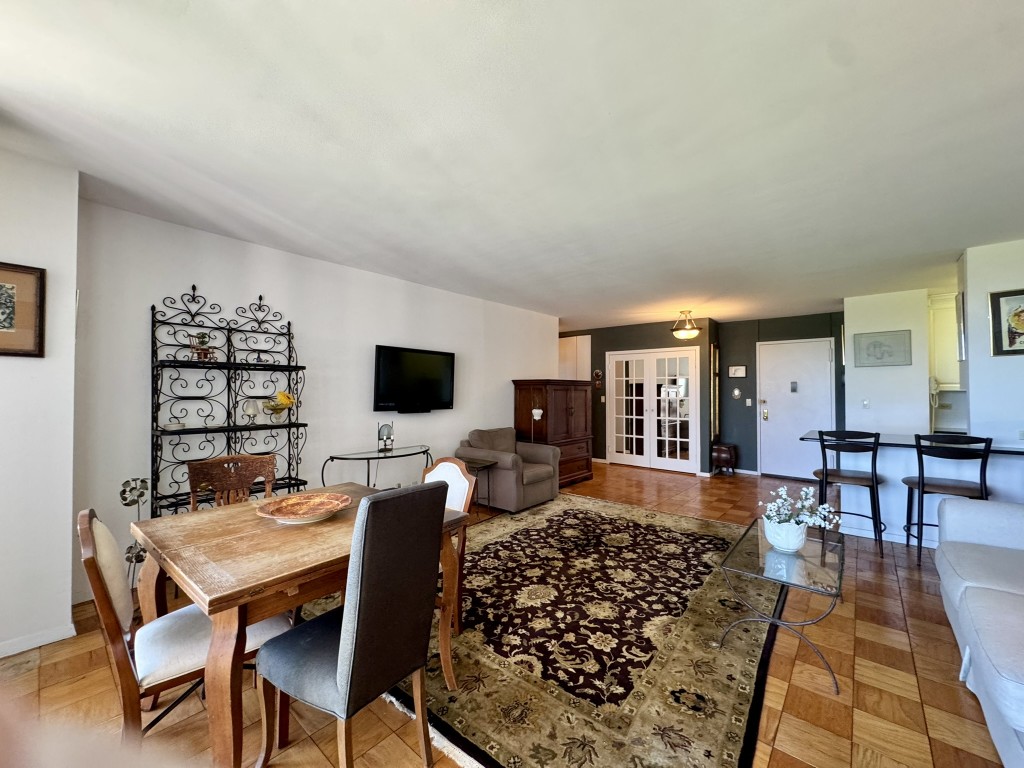 North Shore Towers Apt.