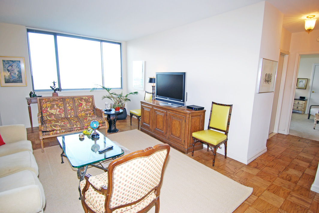 North Shore Towers 1 Bedroom Apartment