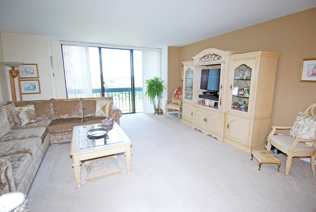 North Shore Towers 1 Bedroom Apartment
