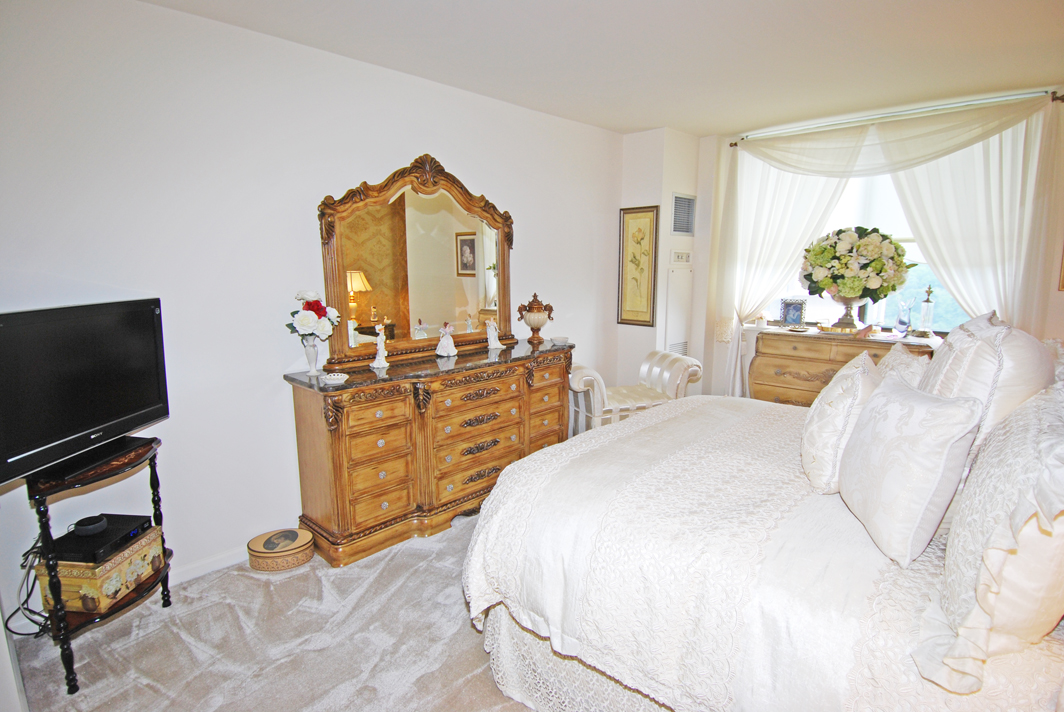 North Shore Towers 1 Bedroom Apartment