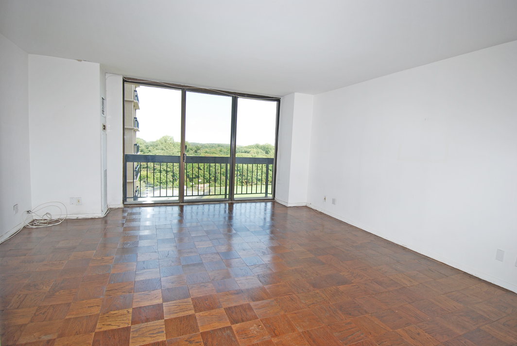 North Shore Towers 1 Bedroom Apartment