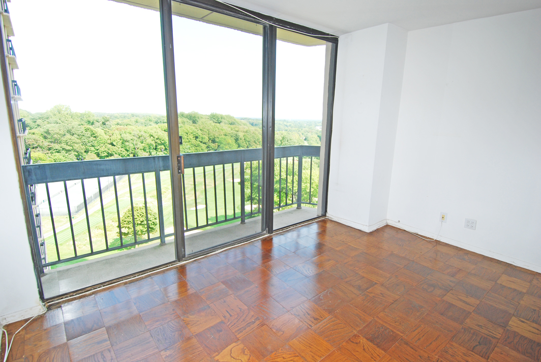 North Shore Towers 1 Bedroom Apartment