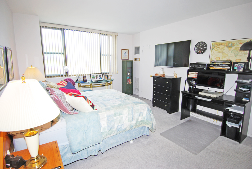 North Shore Towers 1 Bedroom Apartment