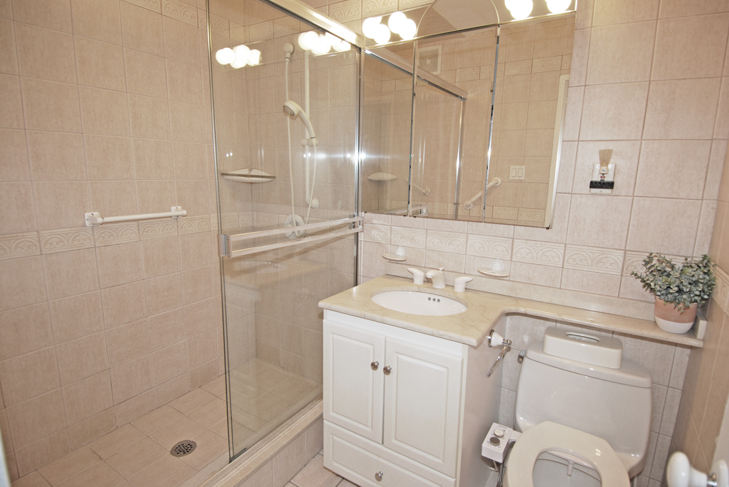 North Shore Towers 1 Bedroom Apartment