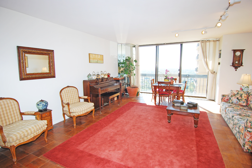 North Shore Towers 1 bedroom apt.