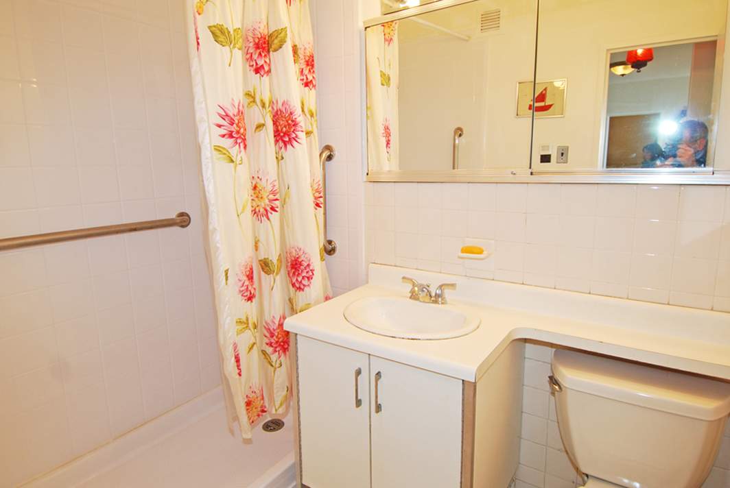 North Shore Towers 1 bedroom apt.