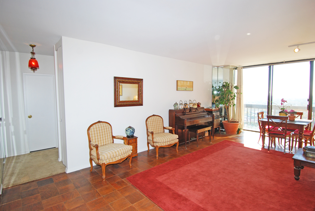 North Shore Towers 1 bedroom apt.