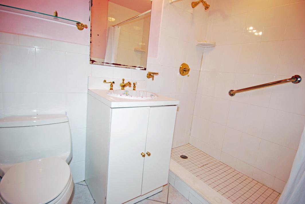 North Shore Towers 1 bedroom apt.