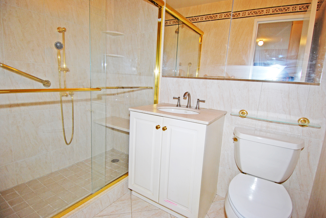 North Shore Towers Apt.