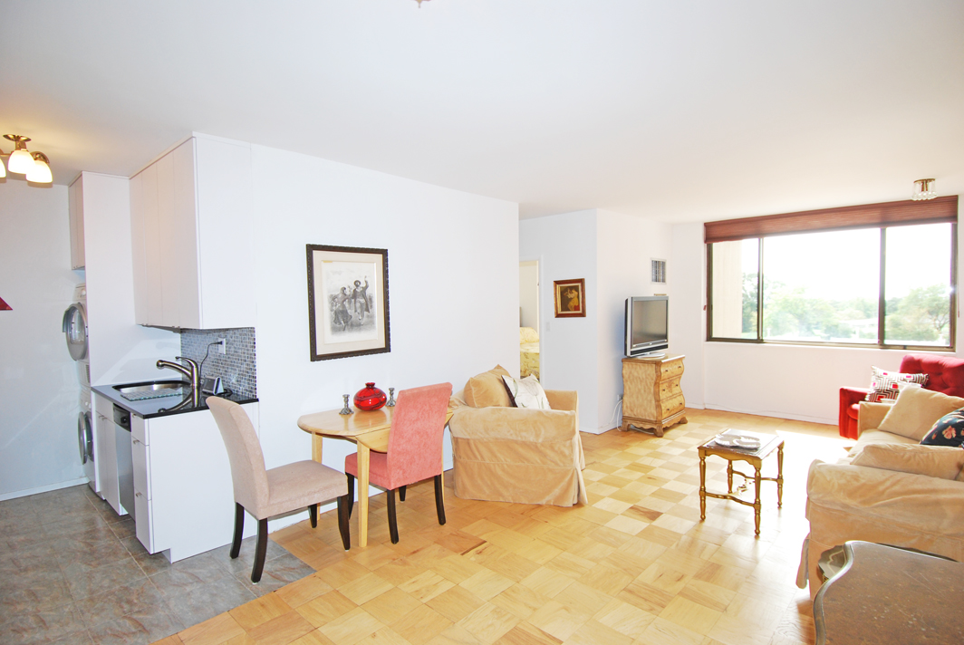 North Shore Towers Alcove Studio