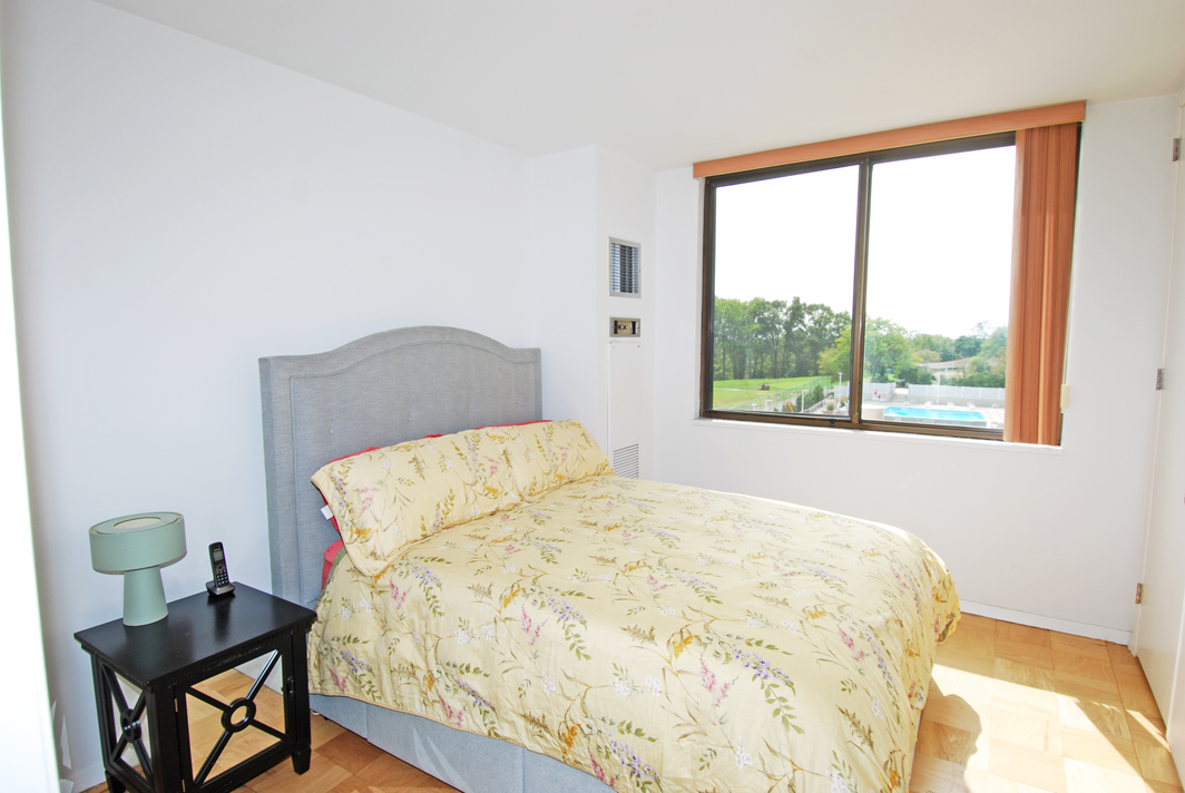 North Shore Towers Alcove Studio