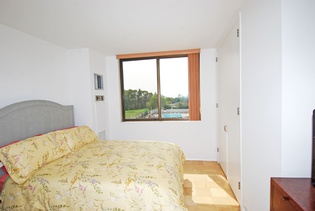 North Shore Towers Alcove Studio