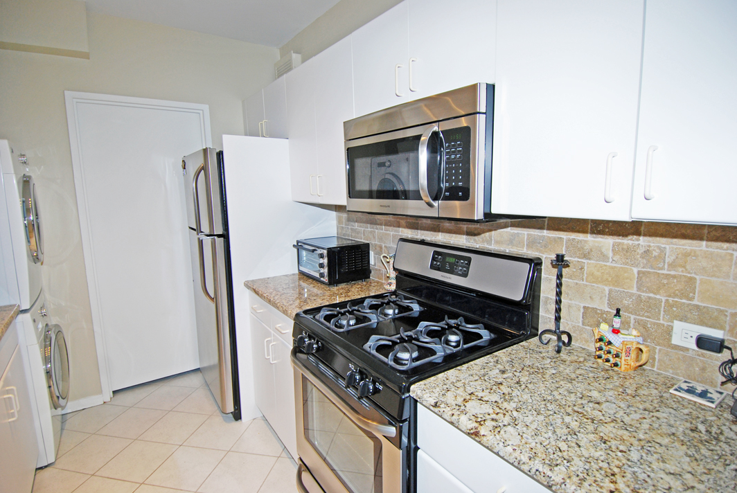 North Shore Towers 1 bedroom apt.