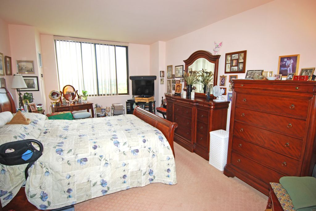 North Shore Towers 1 Bedroom Apartment