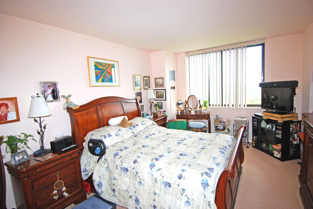 North Shore Towers 1 Bedroom Apartment