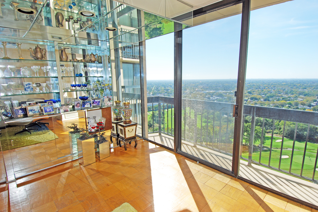 North Shore Towers 1 Bedroom Apartment