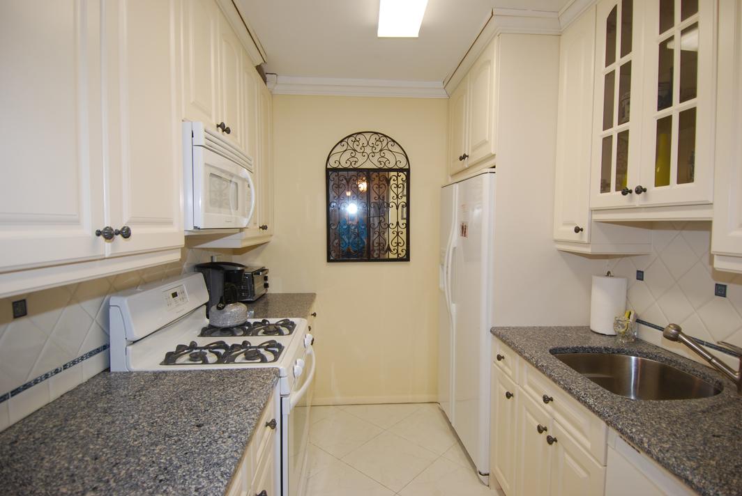 North Shore Towers 1 bedroom apt.