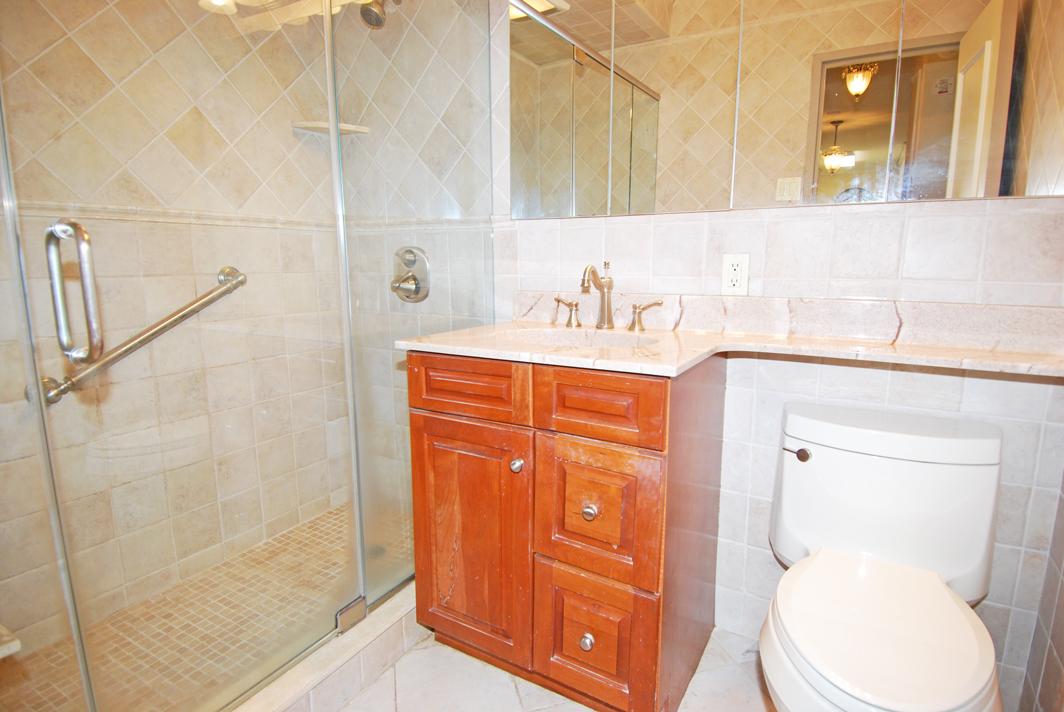 North Shore Towers 1 bedroom apt.