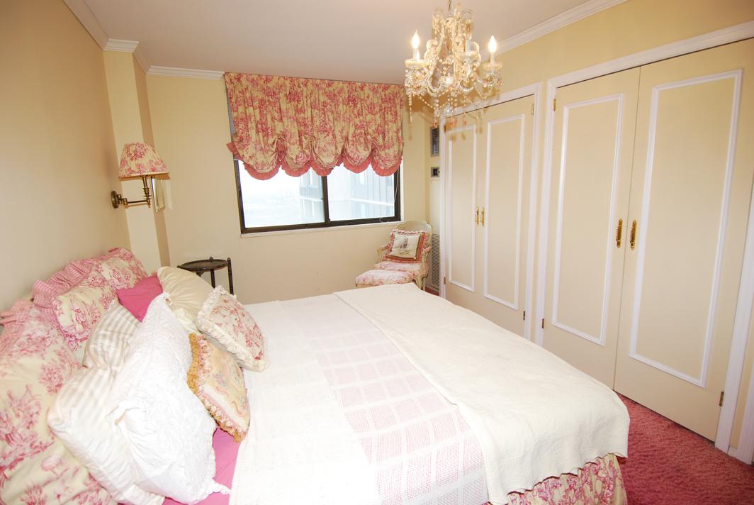 North Shore Towers 1 bedroom apt.