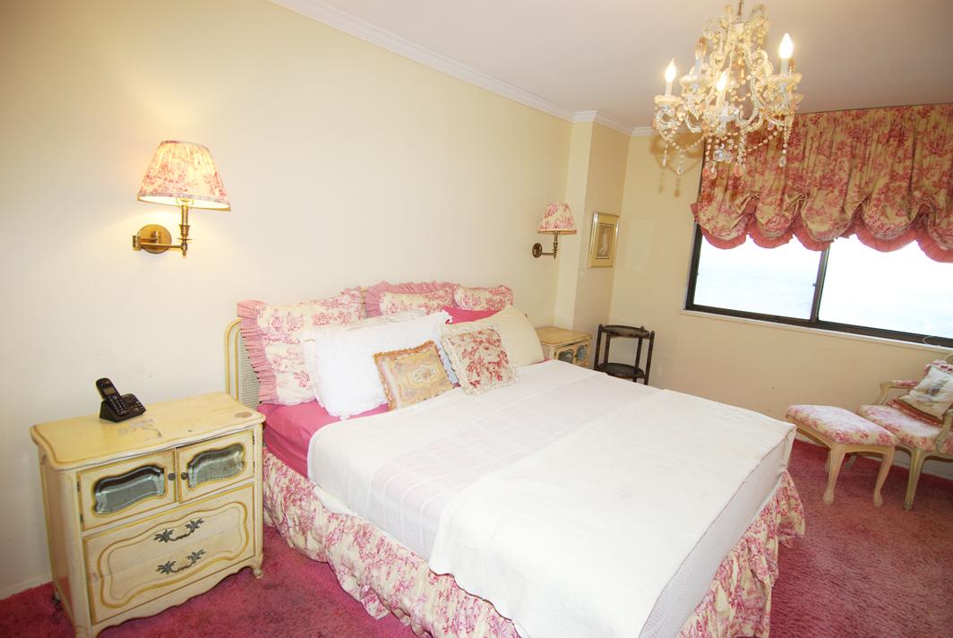 North Shore Towers 1 bedroom apt.