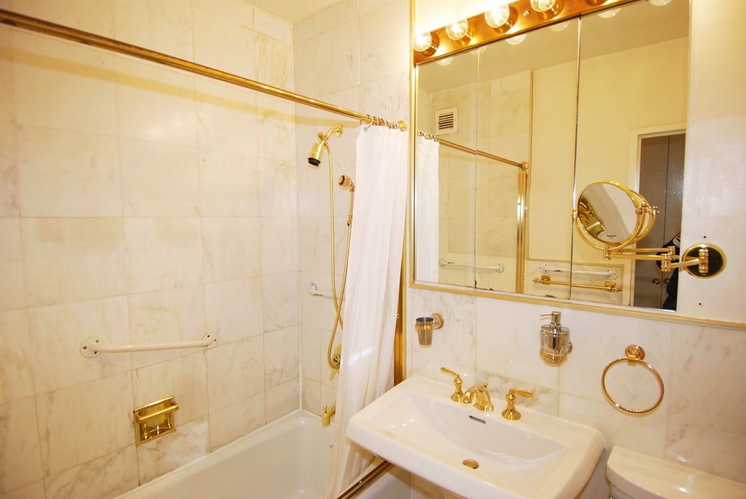 North Shore Towers Apt.