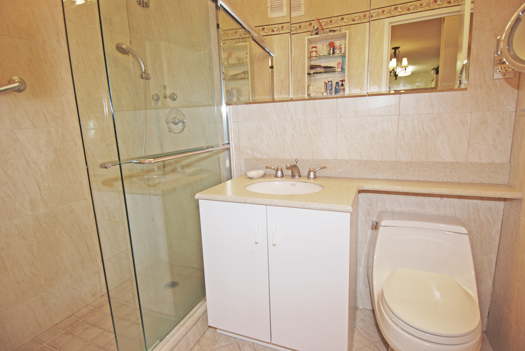 North Shore Towers 1 Bedroom Apartment