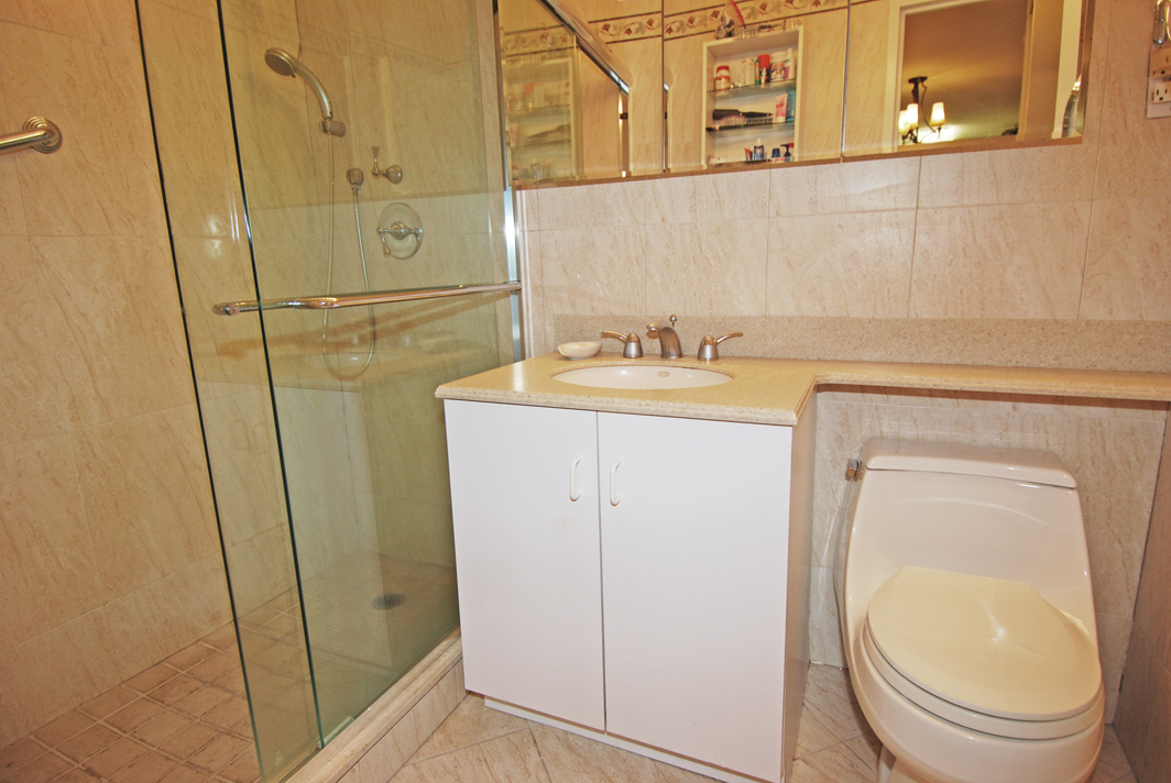 North Shore Towers 1 Bedroom Apartment