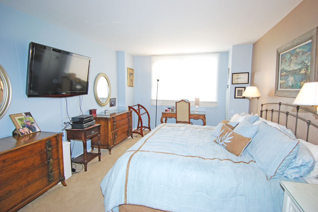 North Shore Towers 1 Bedroom Apartment