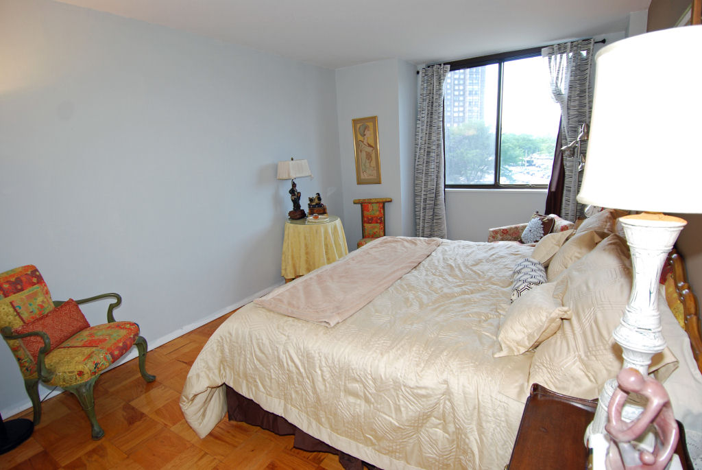 North Shore Towers 1 Bedroom Apartment
