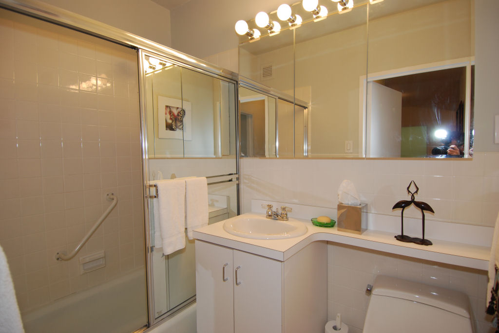North Shore Towers 1 Bedroom Apartment