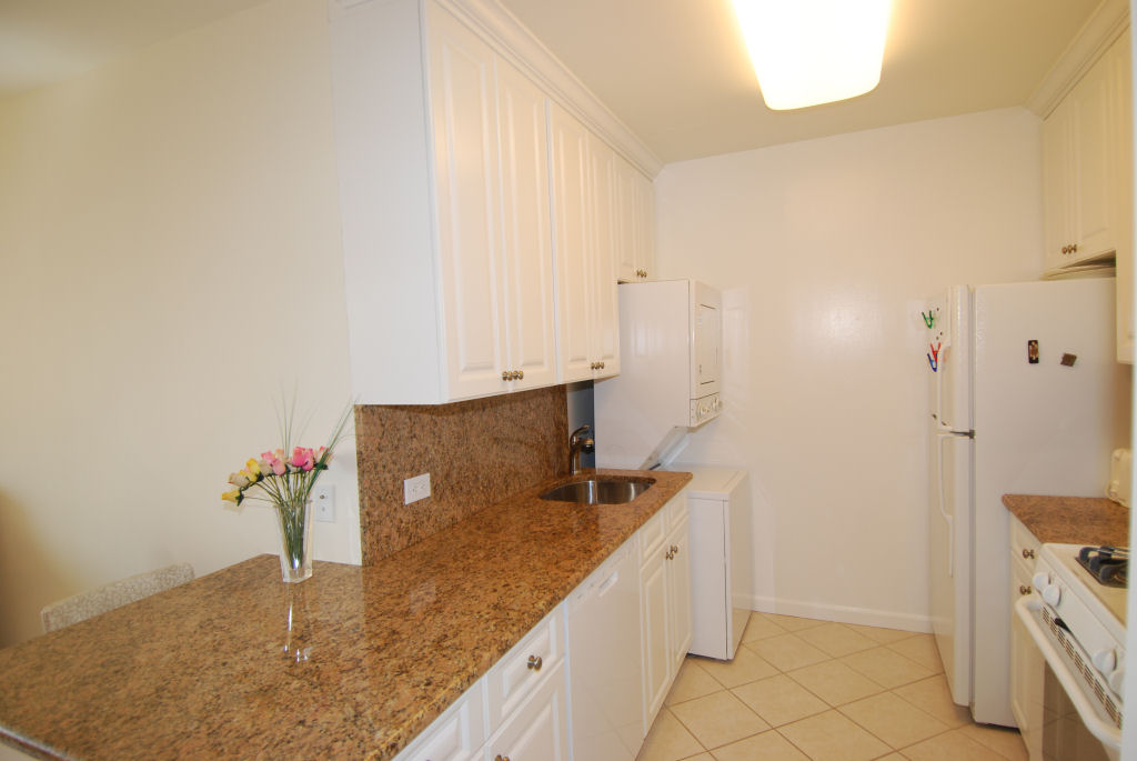 North Shore Towers 1 Bedroom Apartment