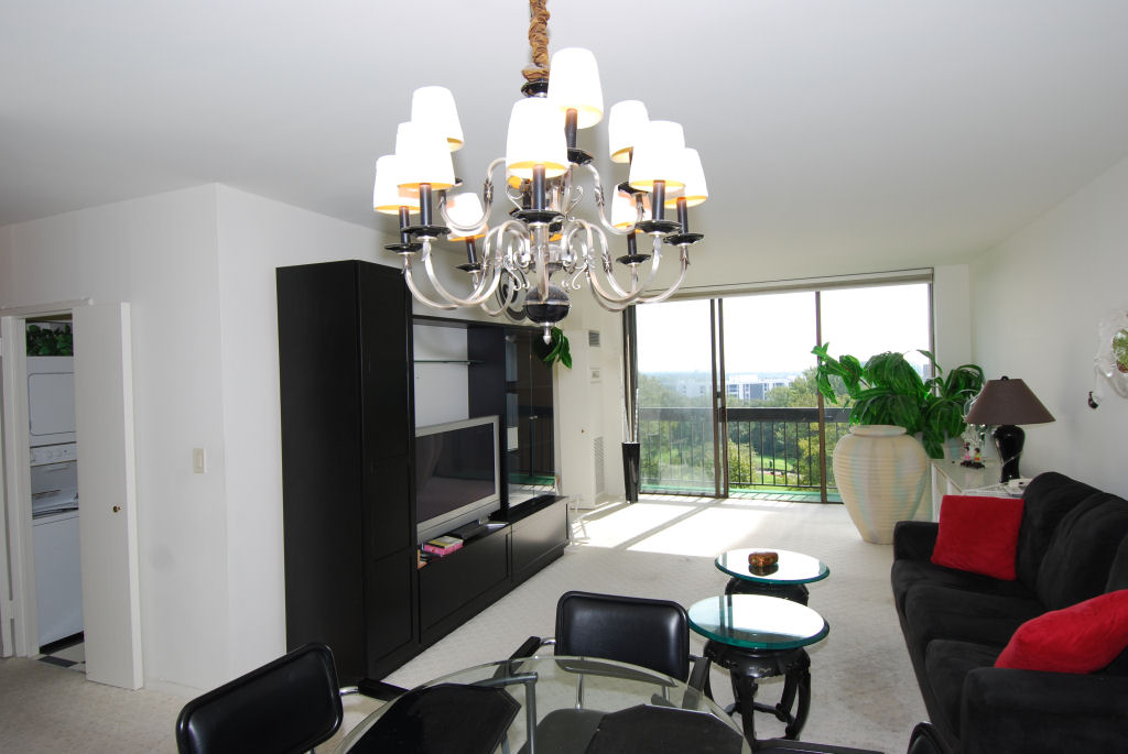 North Shore Towers Alcove Studio
