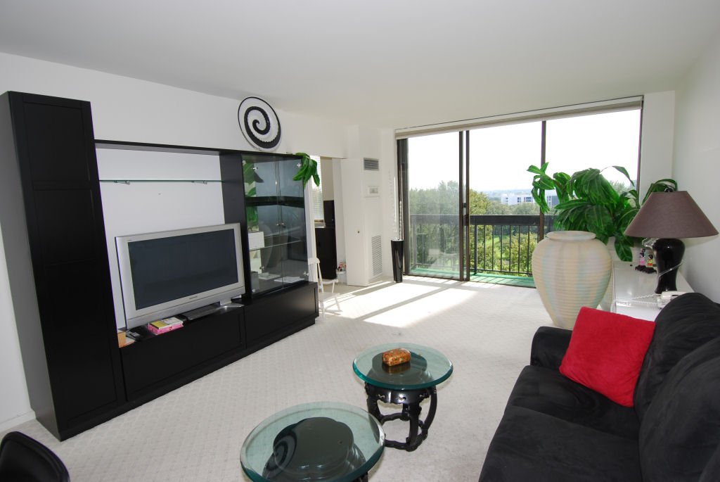 North Shore Towers Alcove Studio