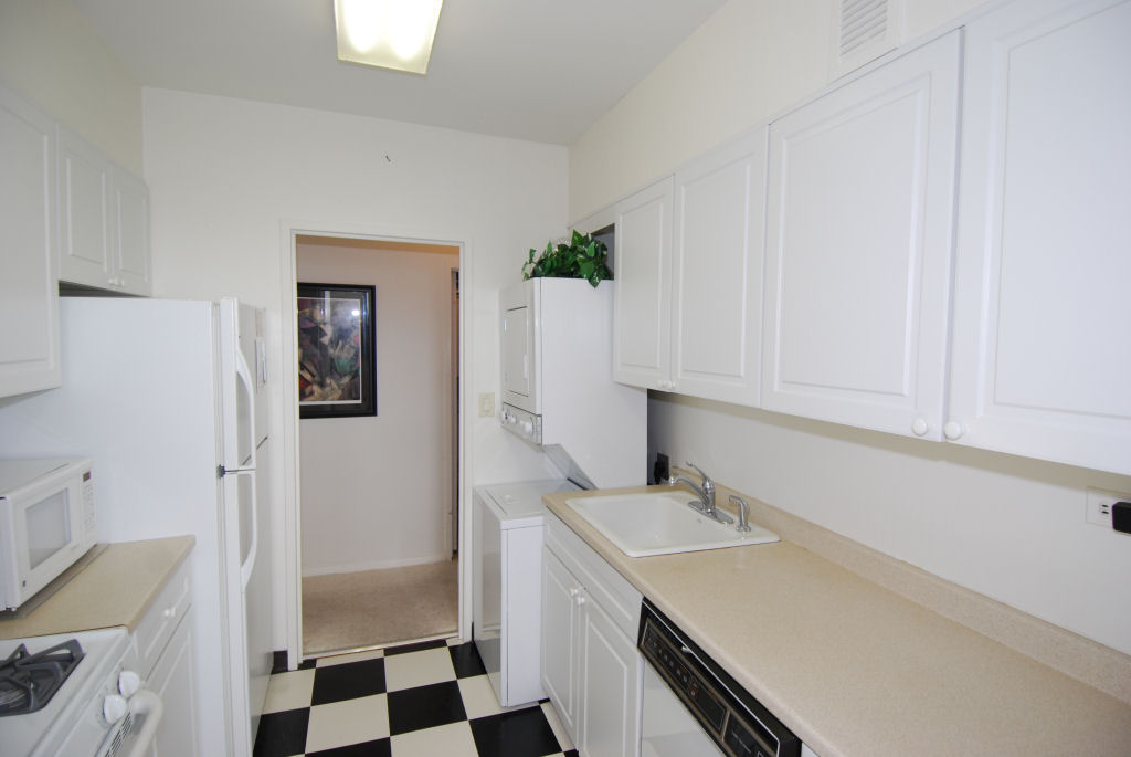 North Shore Towers Alcove Studio