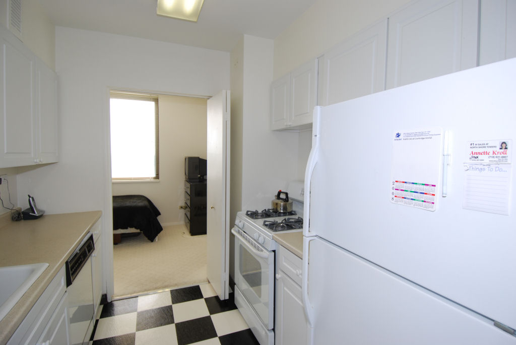 North Shore Towers Alcove Studio