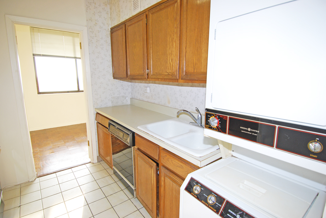 North Shore Towers Studio Apartment