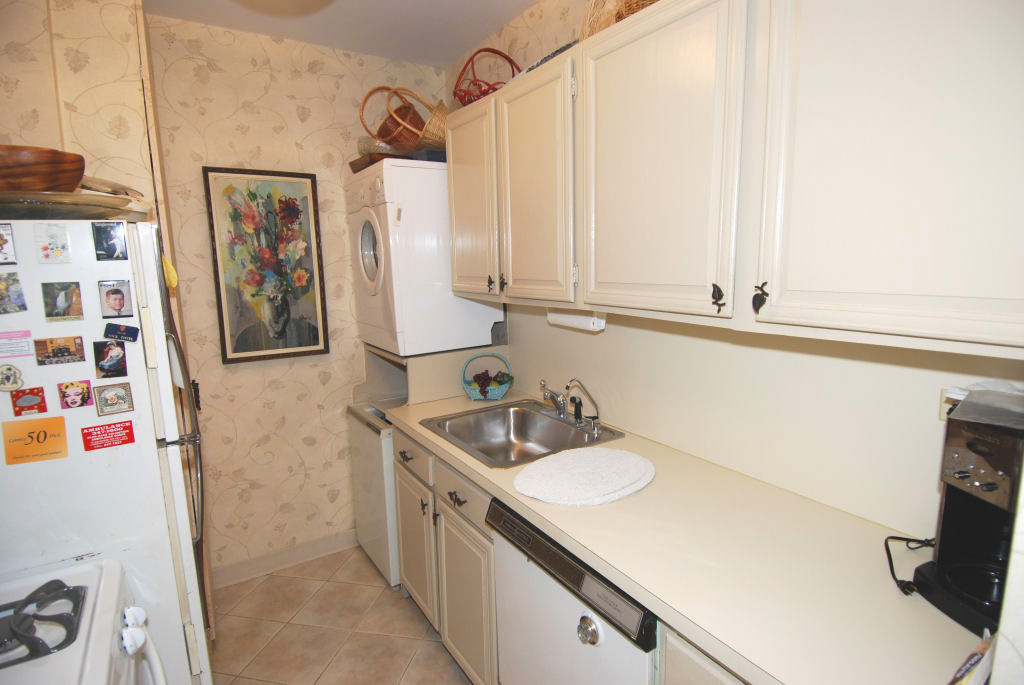 North Shore Towers Alcove Studio