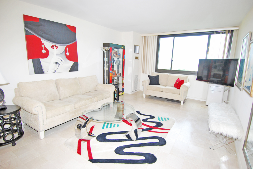 North Shore Towers 1 Bedroom Apartment