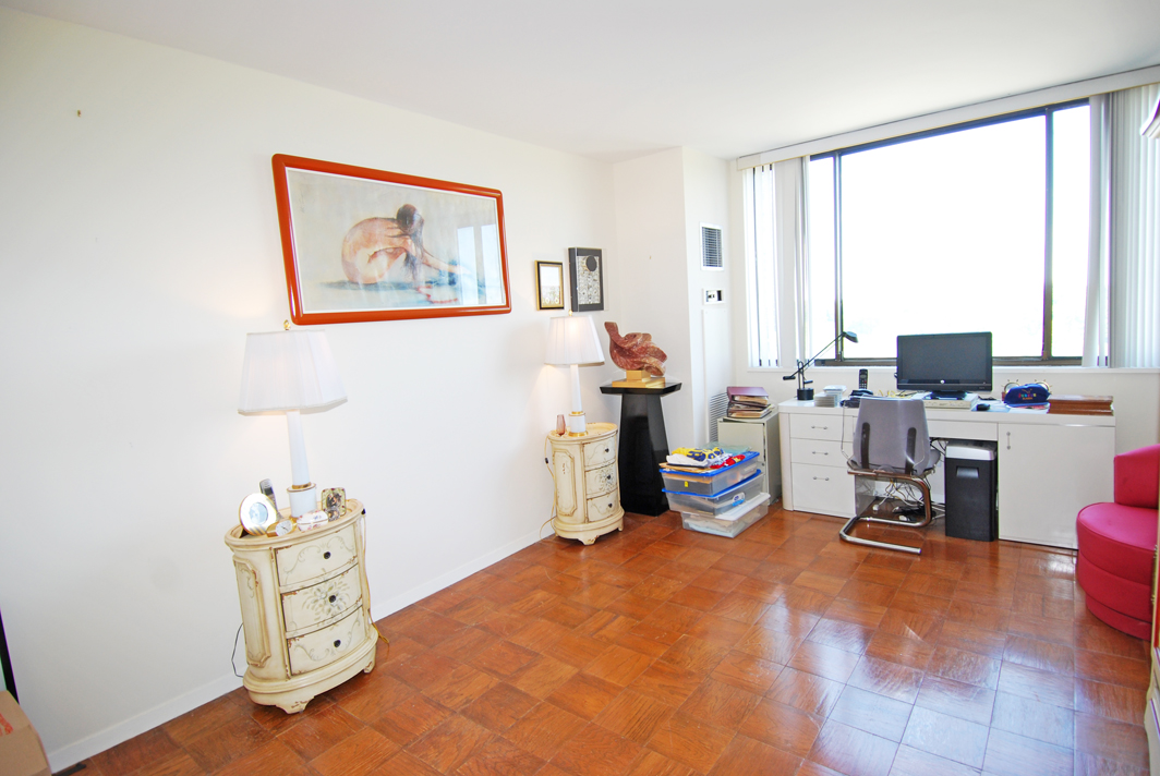 North Shore Towers 1 bedroom apt.